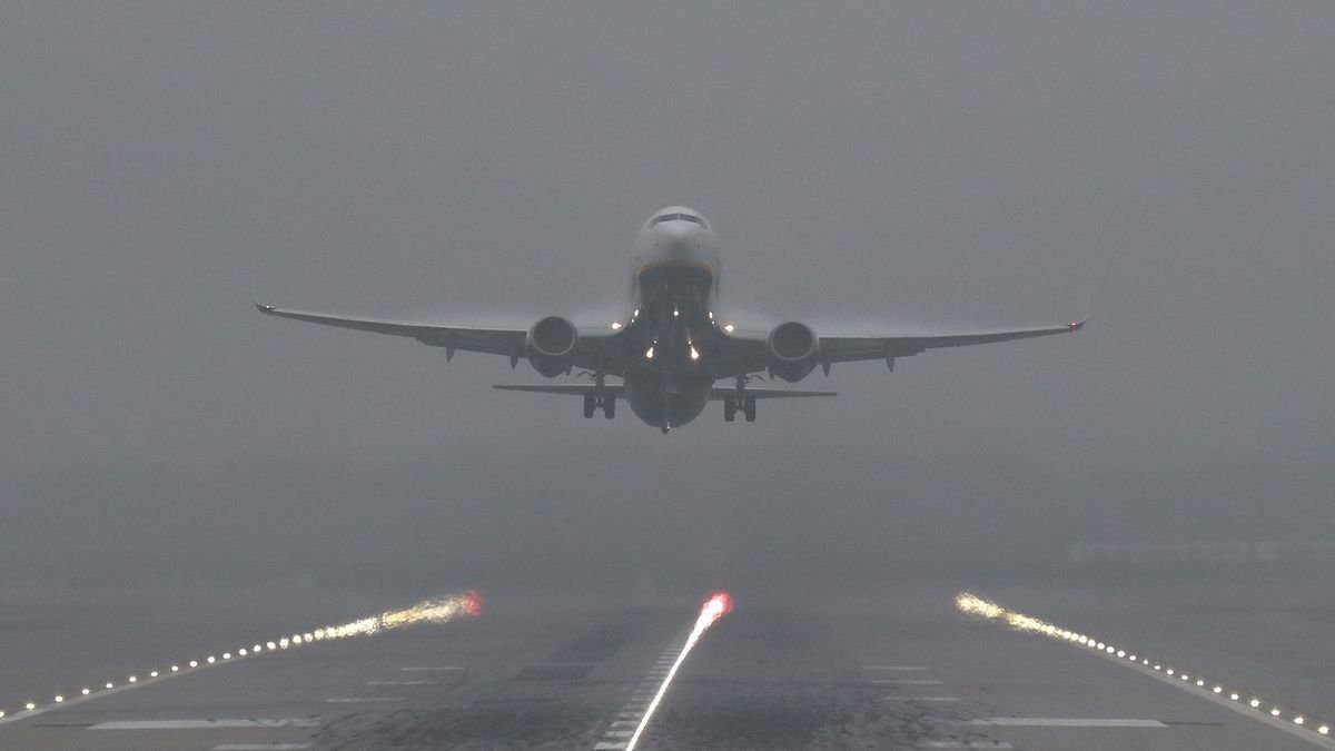 Киев накрыл густой туман: какие рейсы задерживают в аэропортах