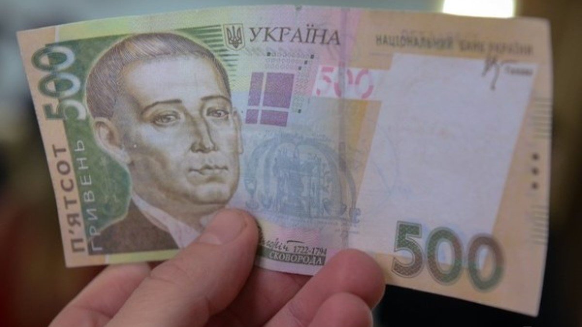 Житель Киева пытался обменять сувенирные деньги на 15 тысяч долларов
