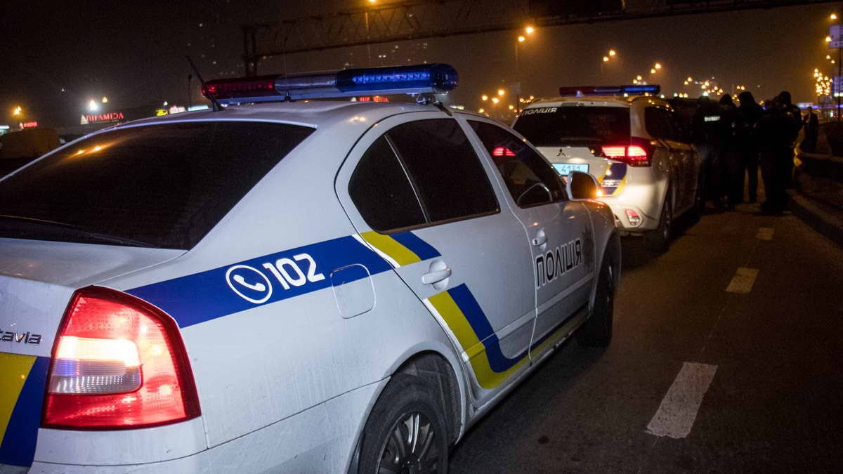 Под Киевом мужчина сбил человека и заявил авто в угон
