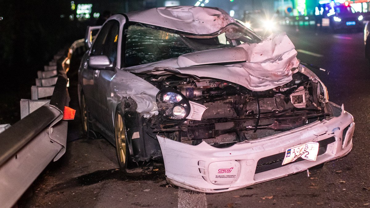 На въезде в Киев Subaru разорвал мужчину, перебегавшего дорогу