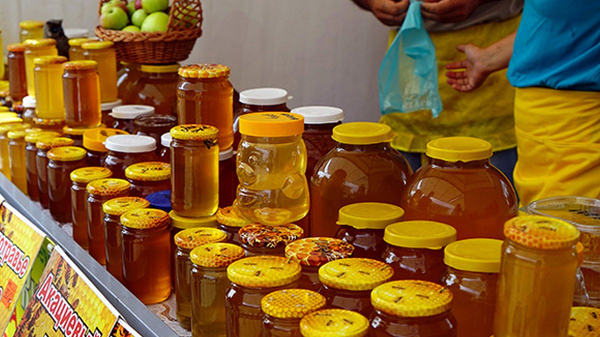 В Киеве проходят продуктовые ярмарки: где купить домашнюю сметану и натуральный мед