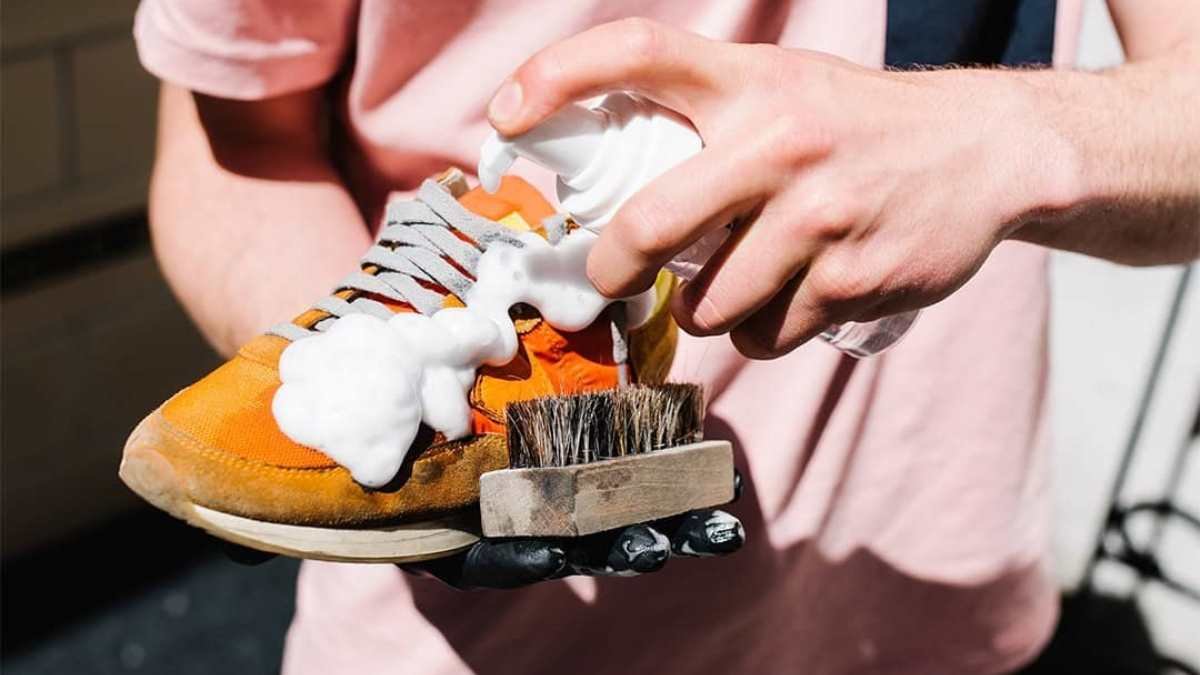 Где в Киеве почистить и восстановить обувь: ТОП сникер-химчисток