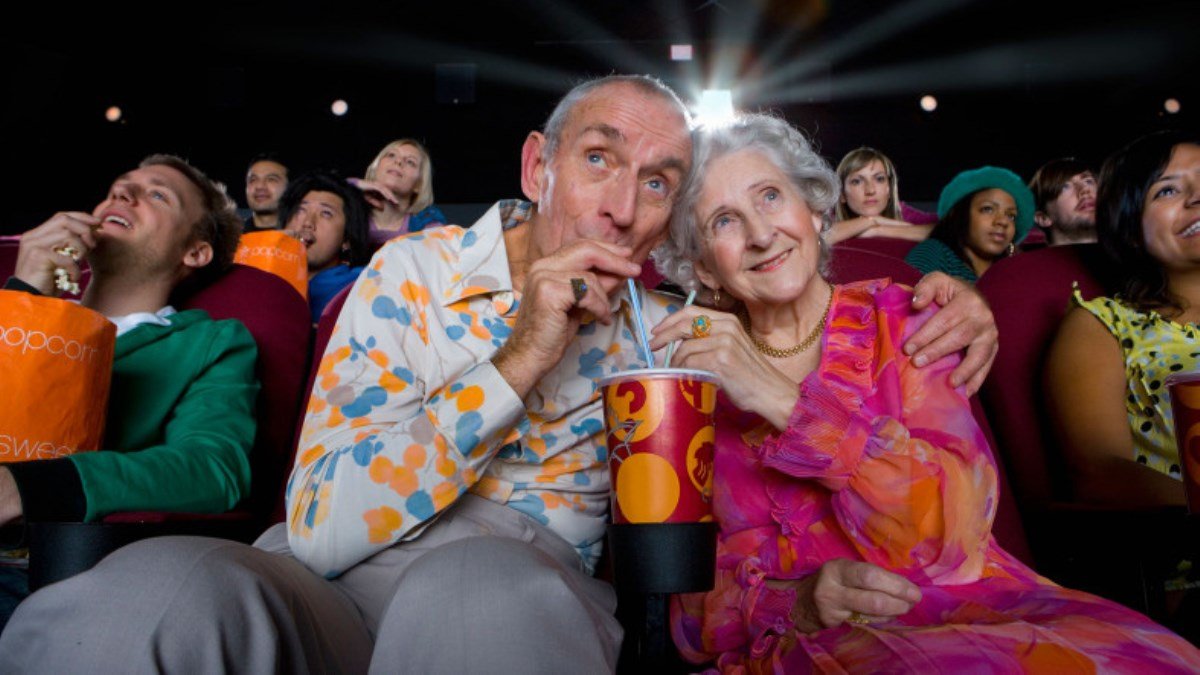 В Киеве в кинотеатре «Жовтень» проходят бесплатные показы для пенсионеров: когда и как попасть