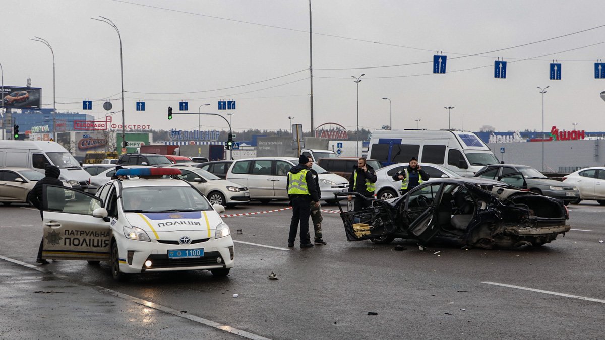 В Киеве на Берковцах Audi выехала на встречку и влетела в BMW с ребенком: двое человек погибли