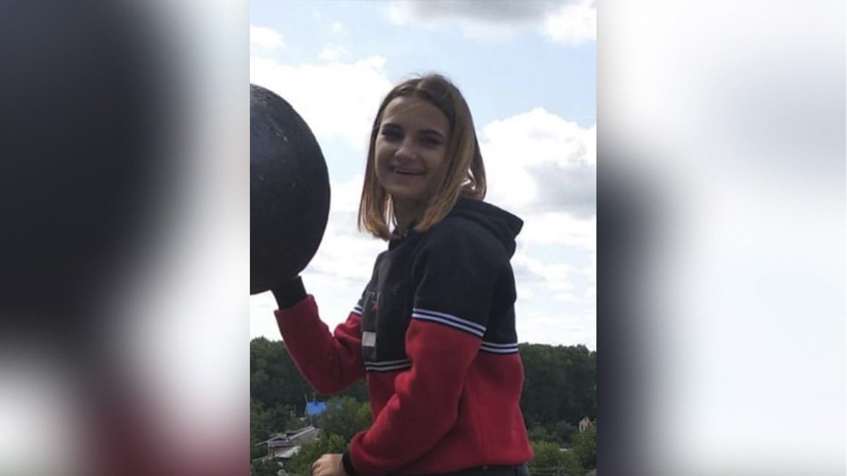 Под Киевом ищут 14-летнюю зеленоглазую девочку