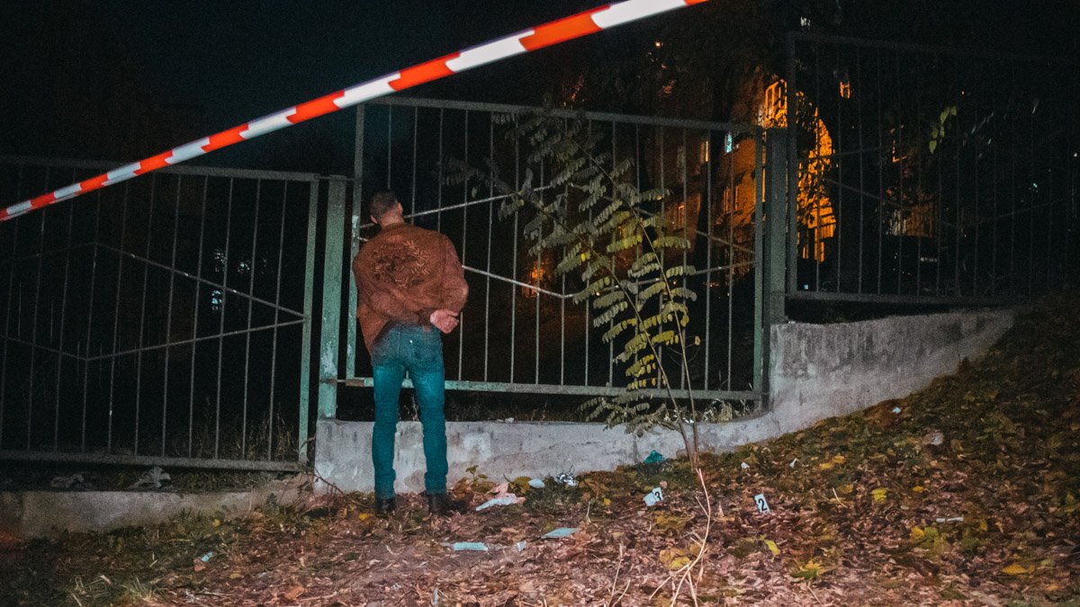 В Киеве на Печерске мужчина порезал сожителя мамы и пошел за помощью в больницу