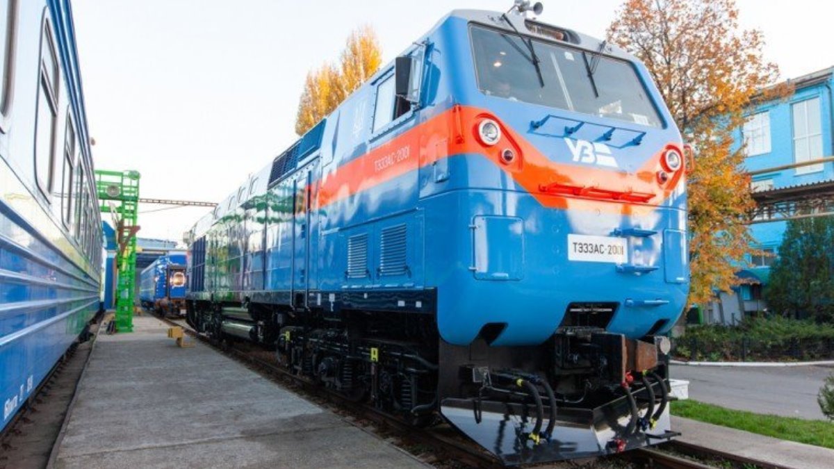 Под Киевом загорелся локомотив, который вез больше сотни пассажиров