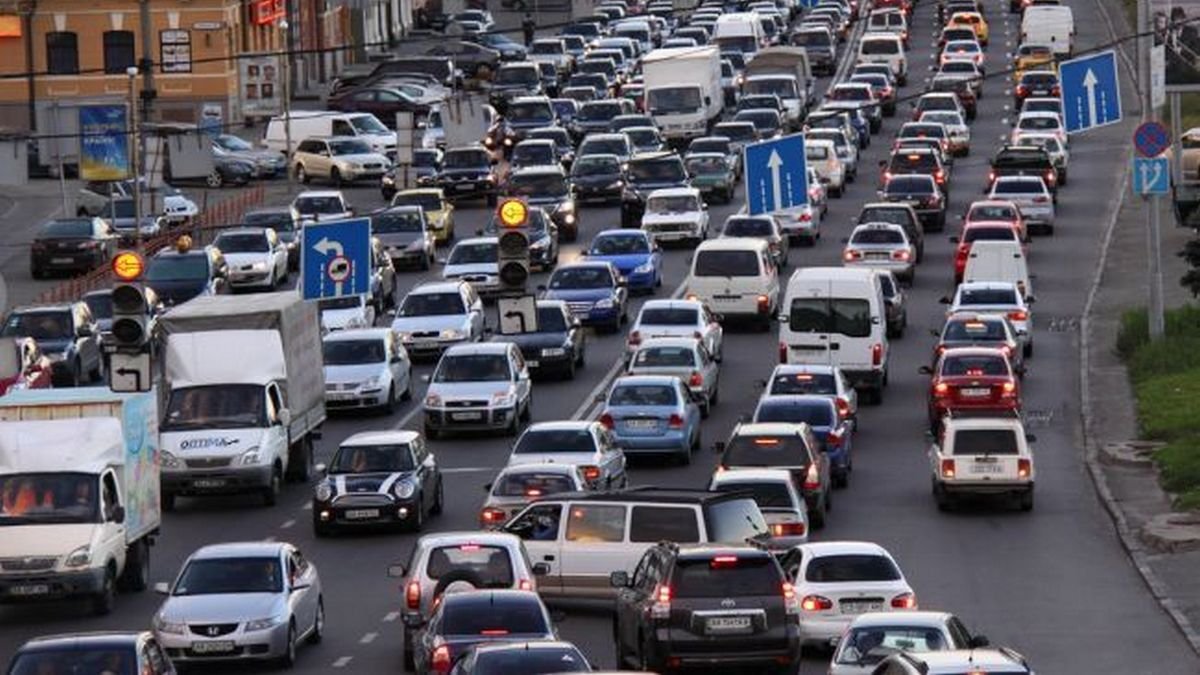 Киев сковали пробки: какие улицы лучше объезжать