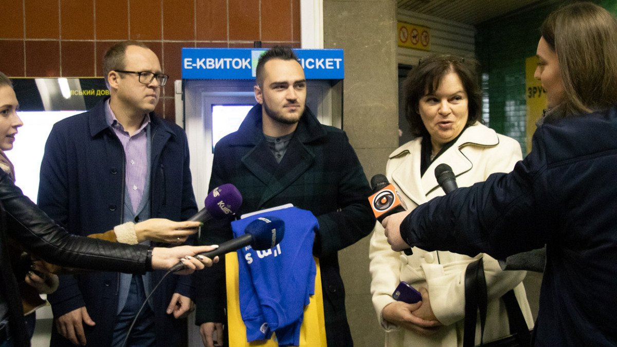 В Киеве совершили более 10 миллионов поездок при помощи е-билета: что получил юбилейный пассажир