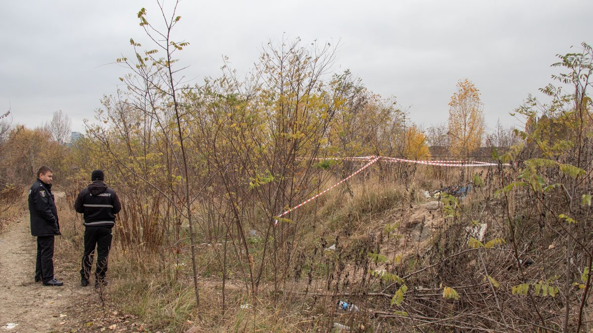 В Киеве женщина нашла мертвого брата в синяках и с полоской на шее