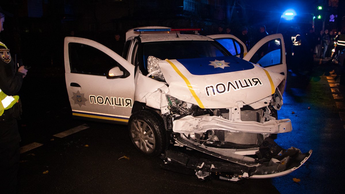 В Киеве на Сырце полицейские врезались в Audi с ребенком: пострадали четыре человека
