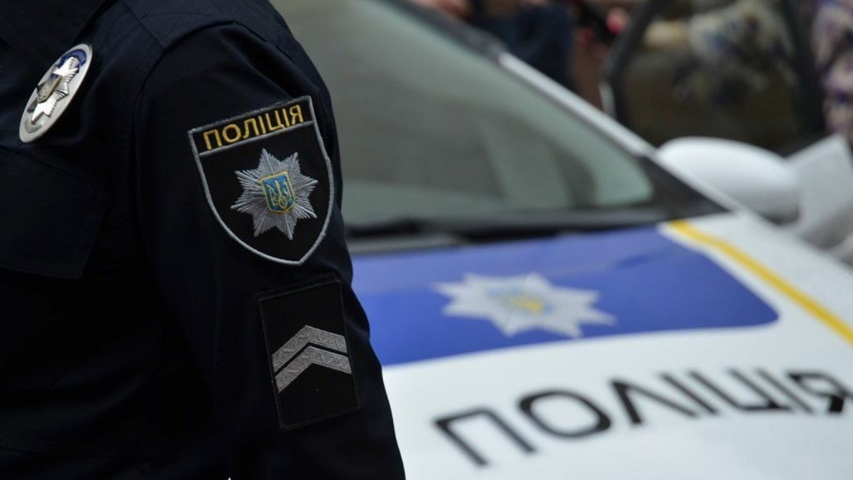 Под Киевом полицейский "прикрывал" пьяных водителей за деньги