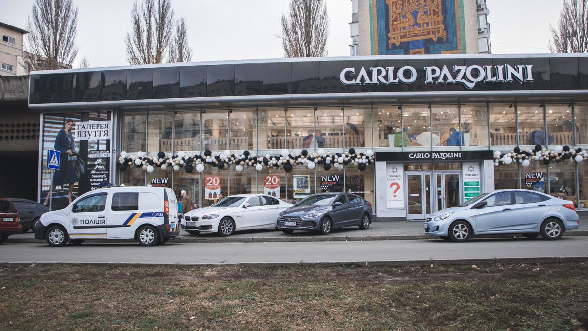 Нападение вандалов на Carlo Pazolini и кофейню в Киеве: что происходит там сейчас и что говорит полиция