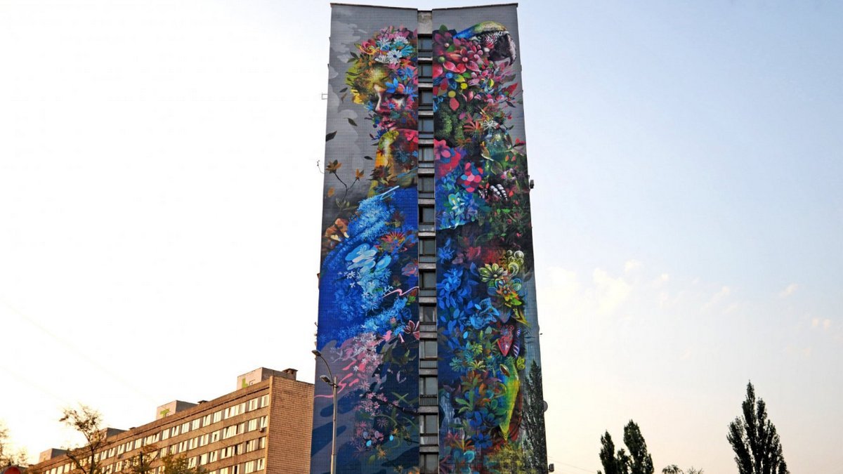 В Киеве известный мурал на Харьковском шоссе закрасили ради рекламы: полиция возбудила уголовное дело