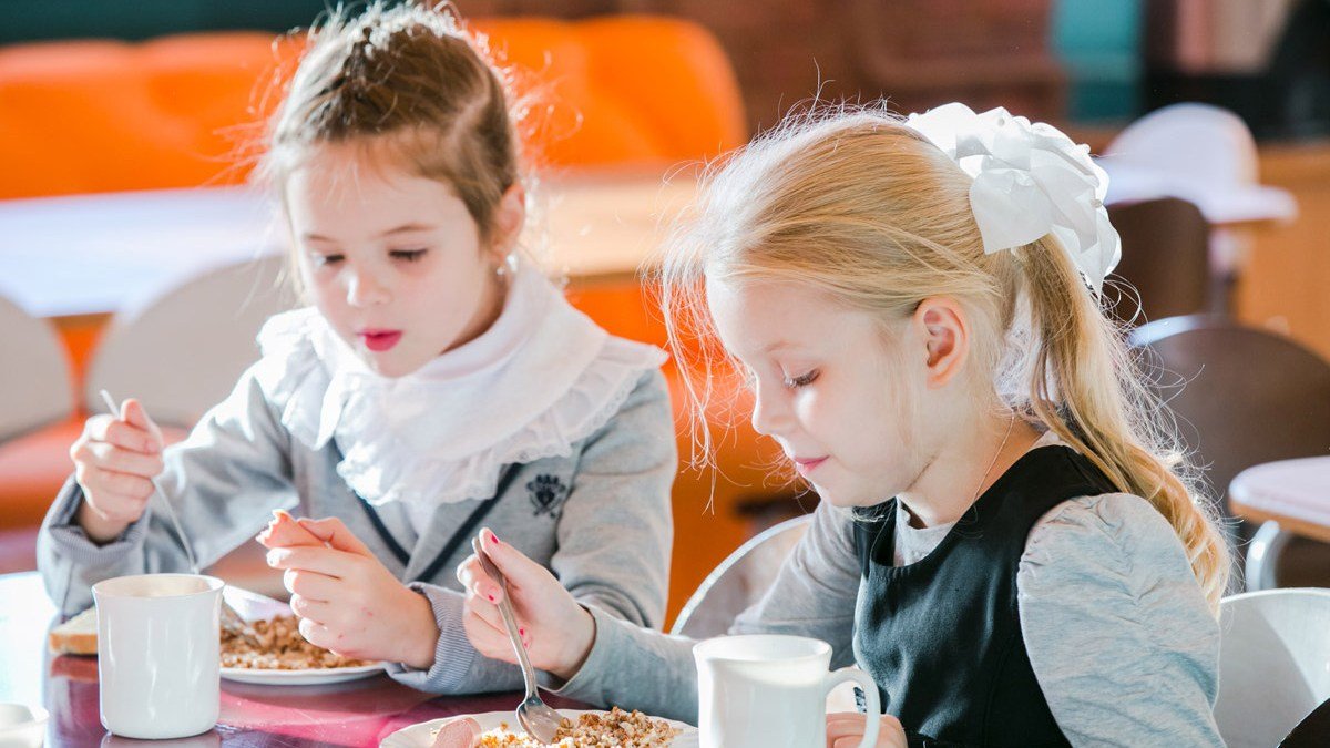 Ученики школ Киева станут "контролерами" питания в столовых