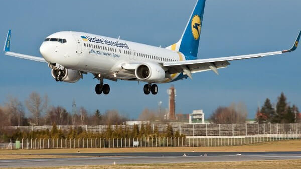 МАУ закрыла еще один авиарейс из Киева: как вернуть деньги за билеты