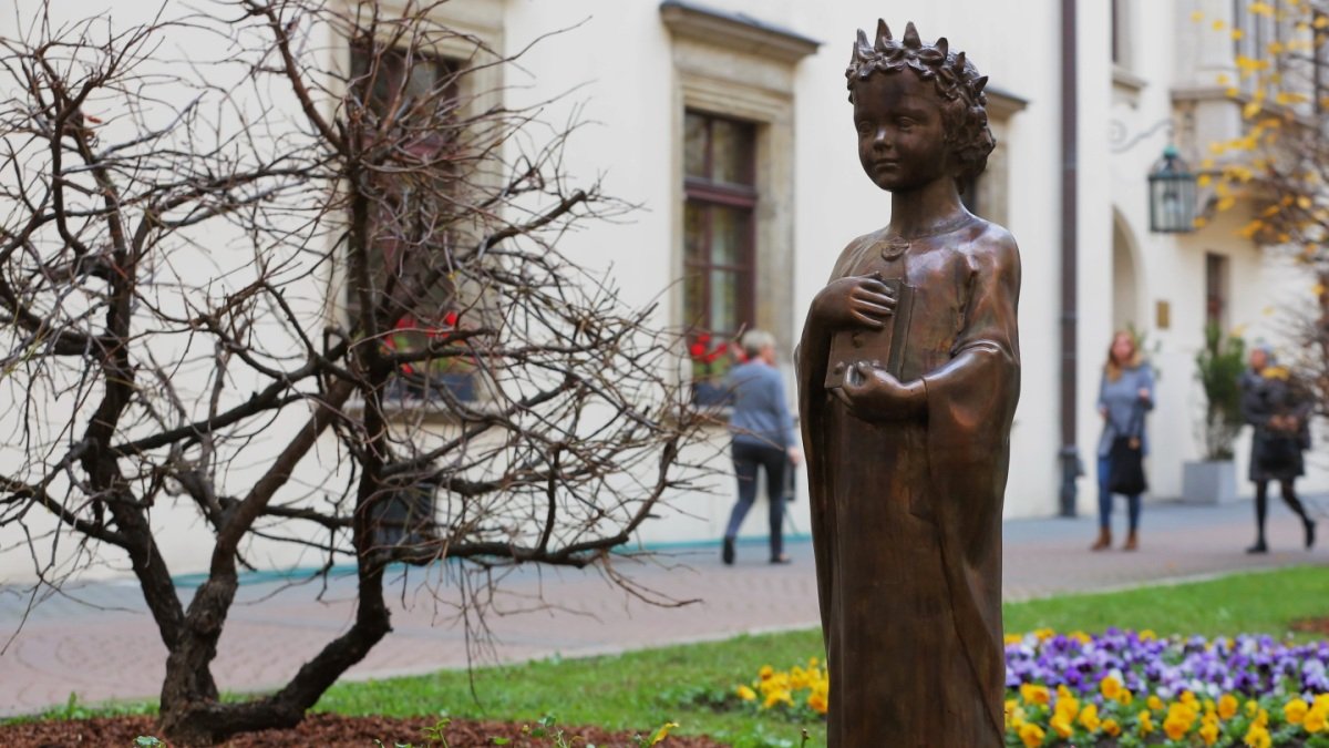Возвращение княжны в Европу: где в Кракове открыли памятник Анне Киевской 