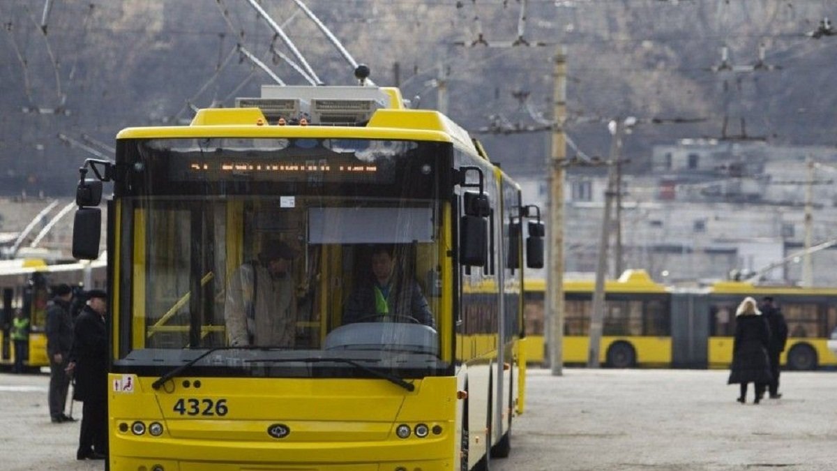 День памяти жертв голодоморов: в Киеве общественный транспорт изменил маршруты