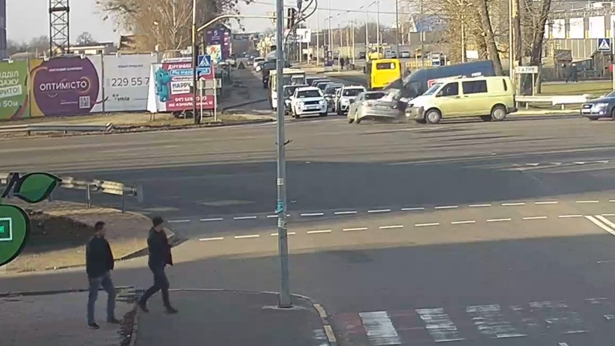 Уполномоченный Зеленского Кулеба проехал на красный и попал в ДТП с двумя детьми под Киевом: автокресла в машине не было