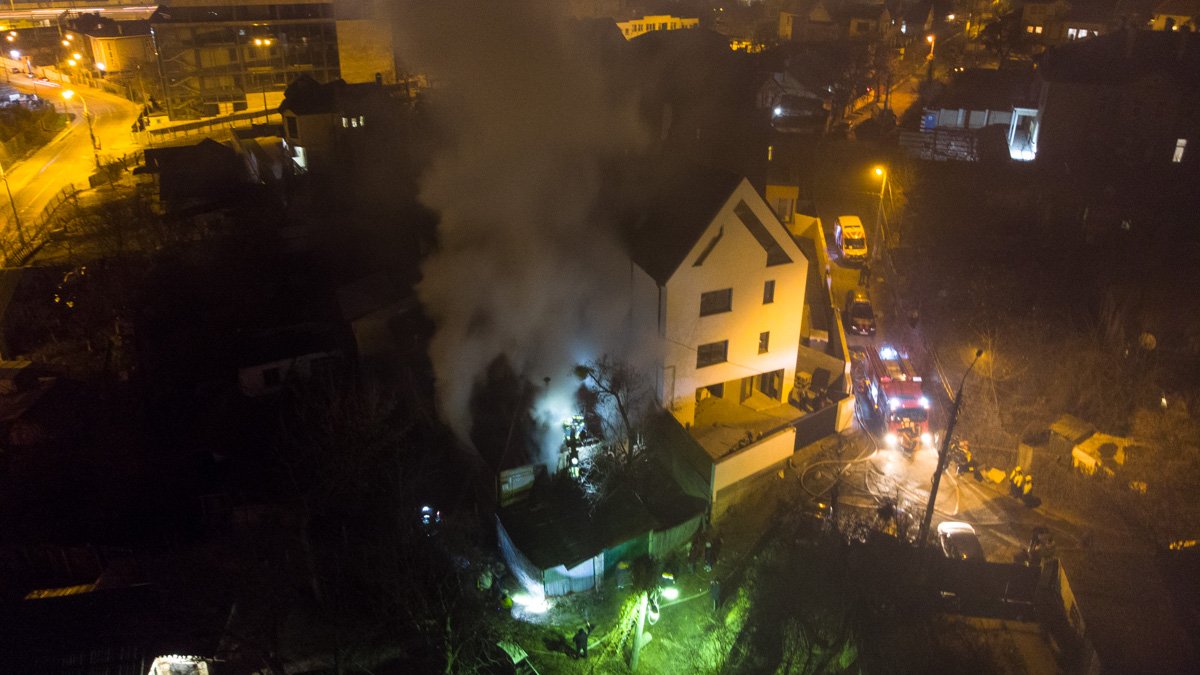 Пожар повышенной сложности в Киеве: на Печерске горел частный дом