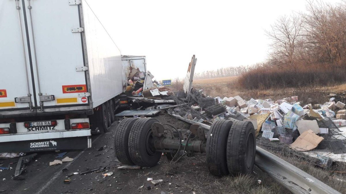 На трассе Киев-Одесса столкнулись 10 автомобилей и автобус с пассажирами: есть пострадавшие