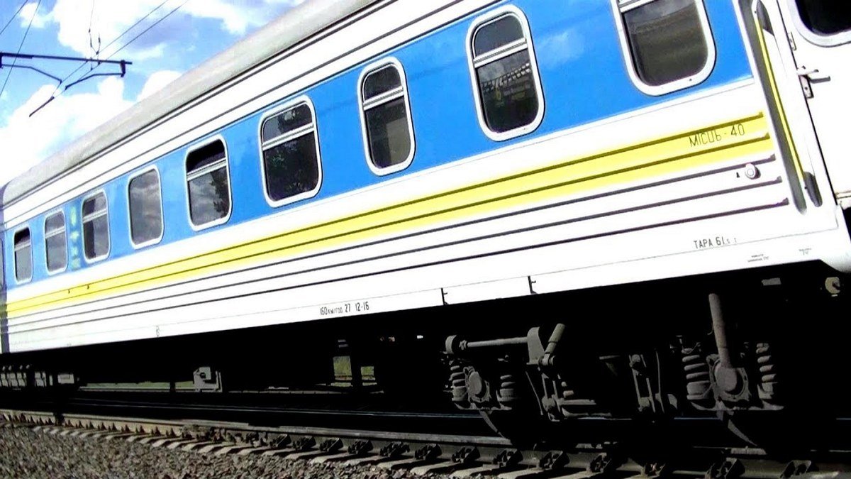 Жительница Киева бросилась под скоростной пассажирский поезд