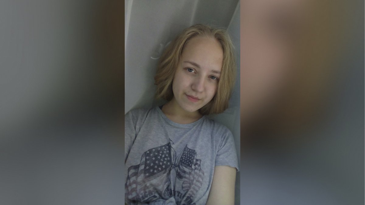 В Киеве пропала 15 летняя девочка с серо-голубыми глазами