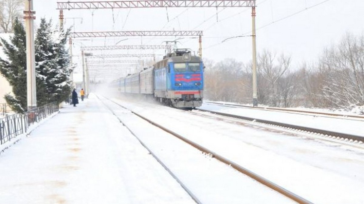 «Укрзалізниця» увеличила количество дополнительных поездов и продлила маршруты на новогодние праздники: список