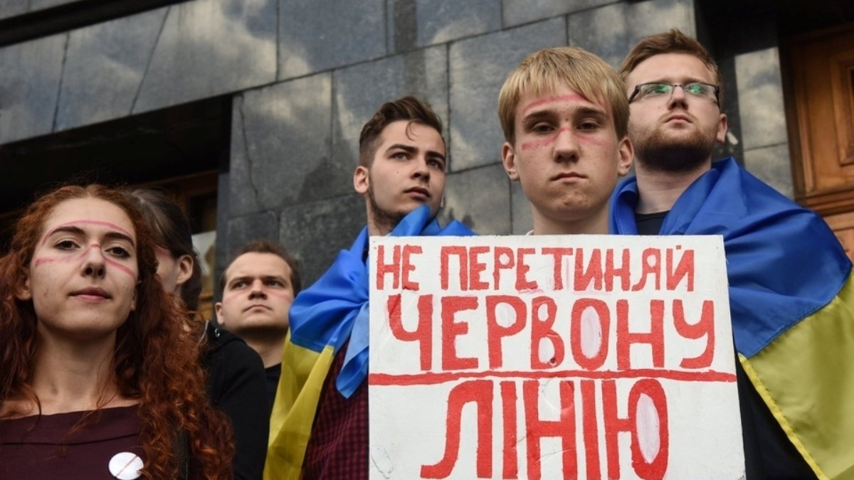 "Красные линии" для Зеленского: в центре Киева стартовали акции против капитуляции Украины