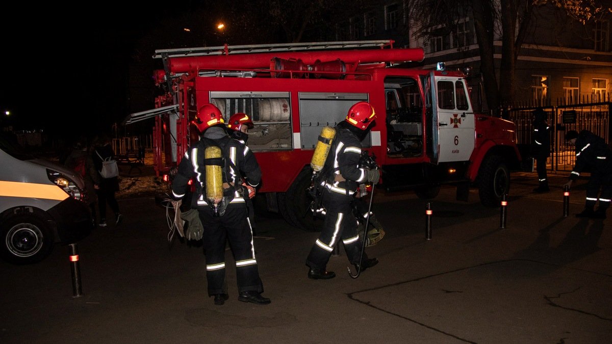 В Киеве на Политехе в горящей квартире погиб мужчина