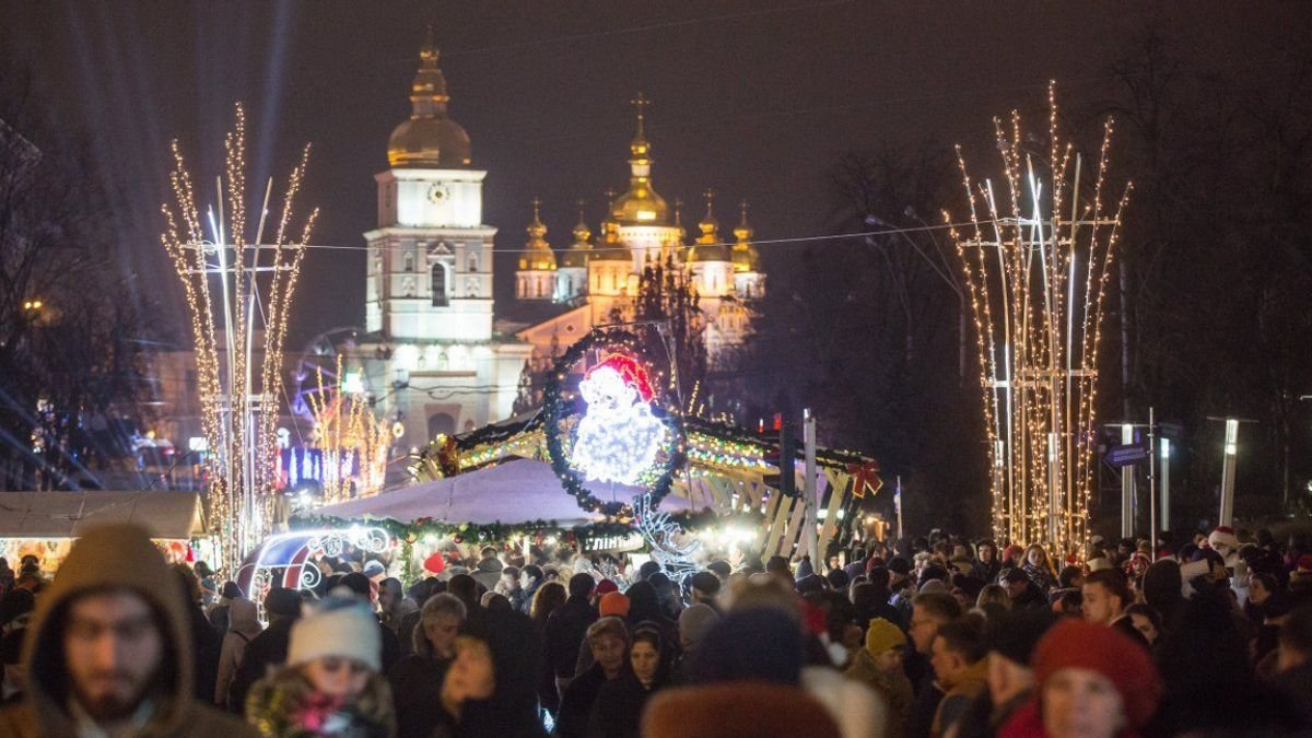 В Киеве официально начались новогодние праздники: полная программа