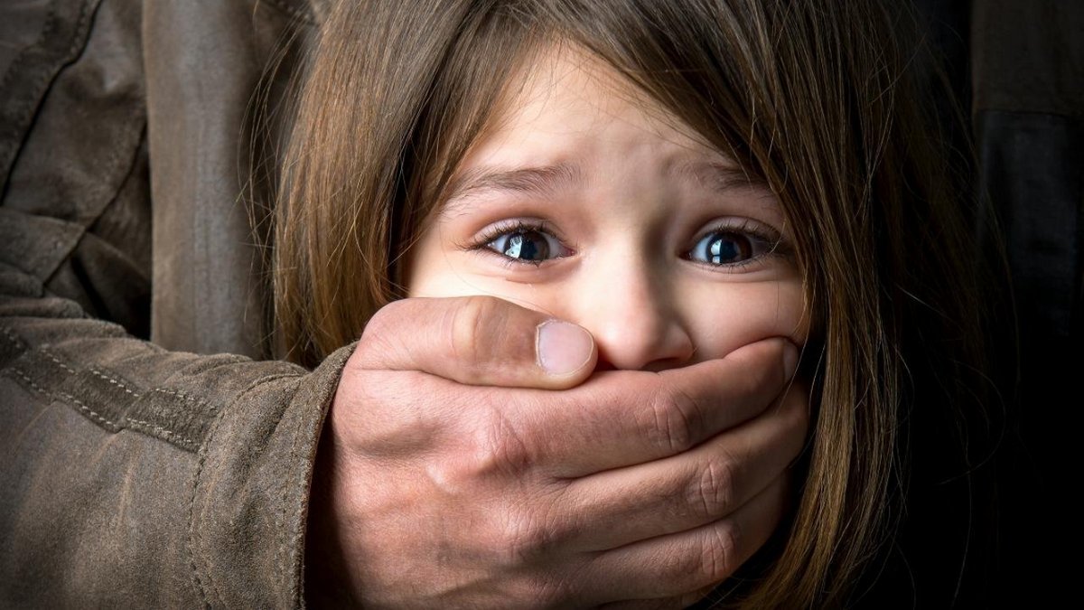 Под Киевом дядя напоил и изнасиловал 14-летнюю племянницу