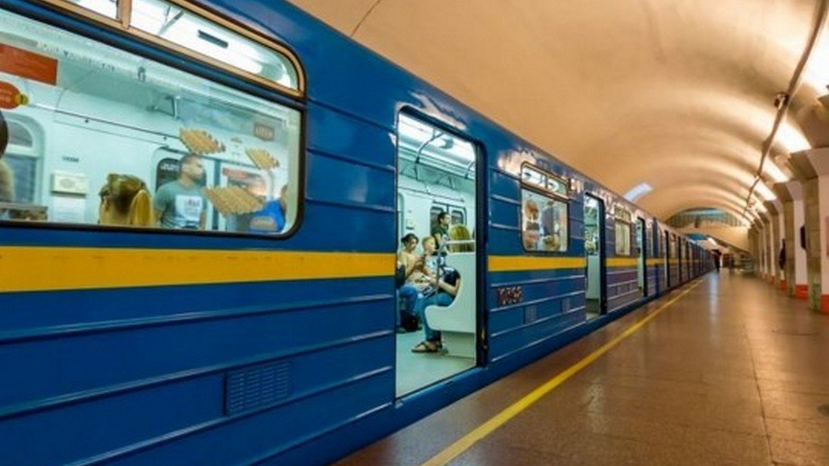 В Киеве временно ограничат вход на три станции метро