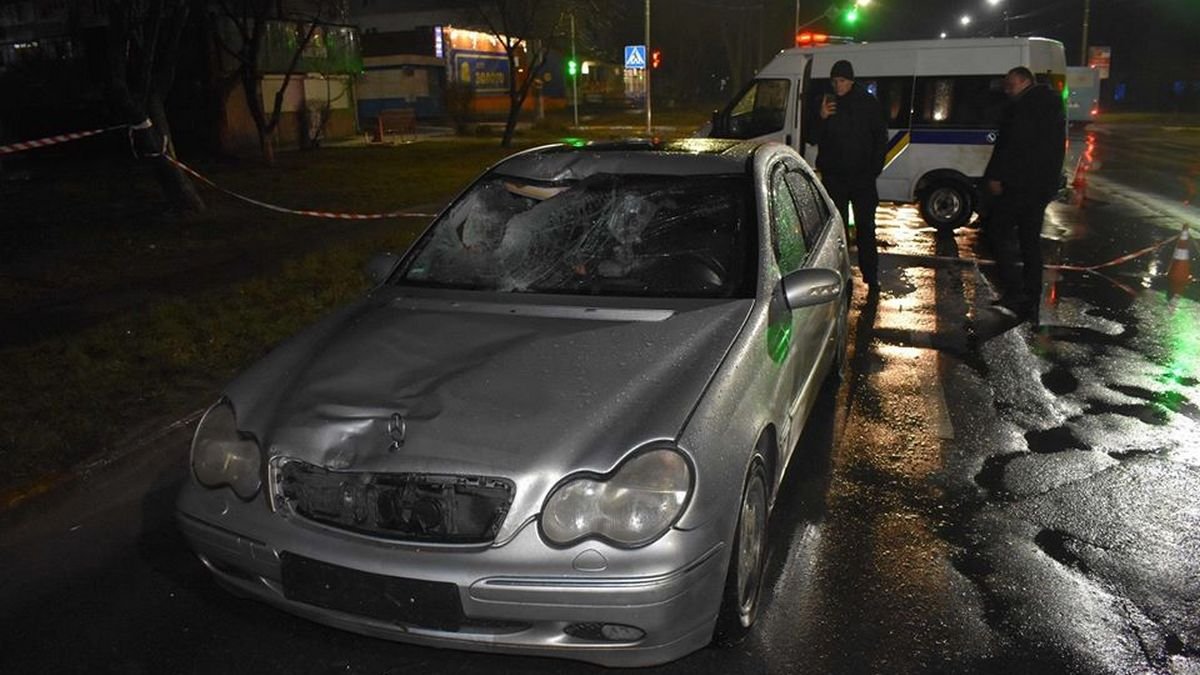 Под Киевом в аварии пешеходу оторвало ноги: водитель спрятал тело в гаражах и сбежал