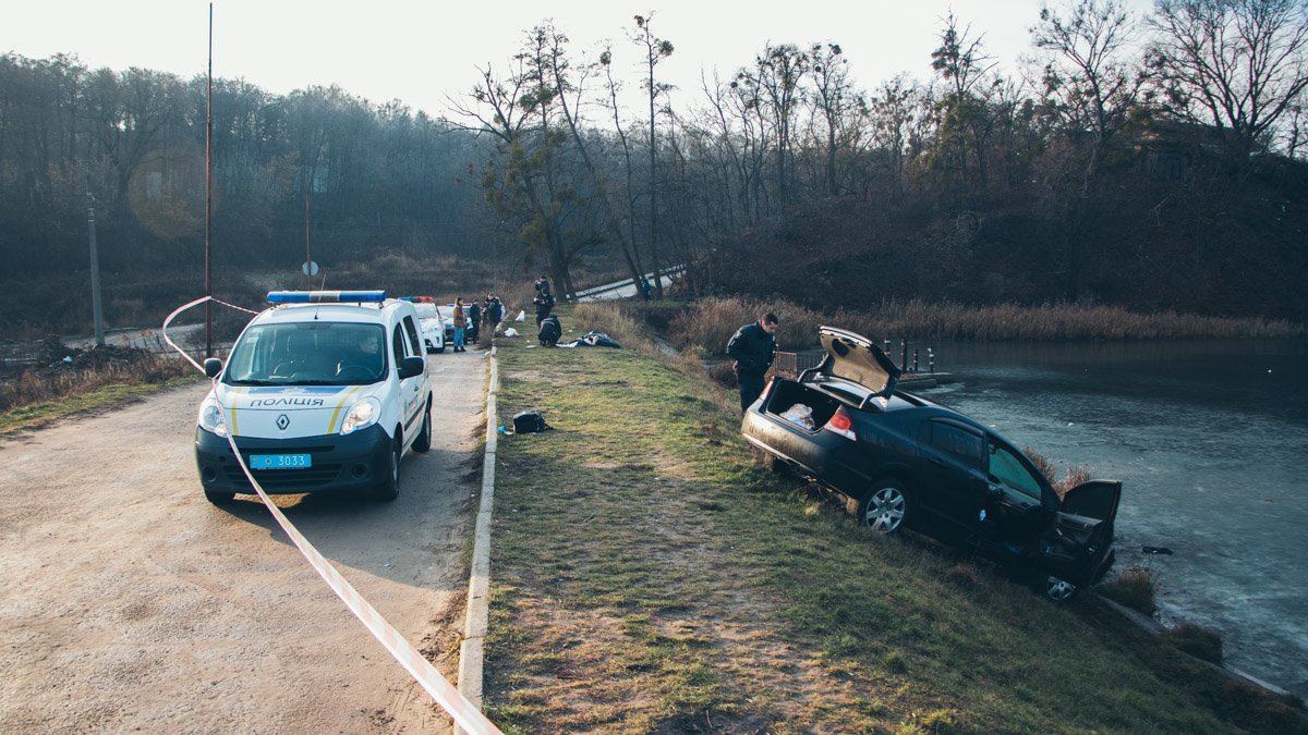 В Киеве на Совских прудах возле автомобиля нашли труп девушки
