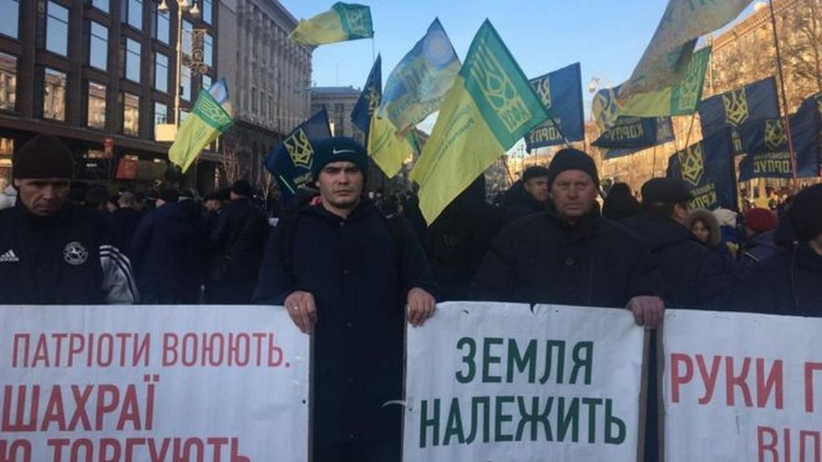 В Киеве аграрии перекрыли Крещатик и ждут Разумкова: центр города парализован