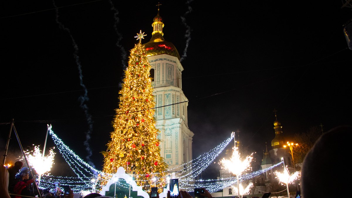 В Киеве на Софийской площади Кличко зажег главную елку страны: как это было
