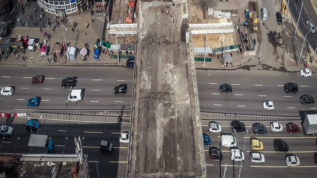 На Шулявском мосту в Киеве начали укладывать асфальт: откроется ли путепровод до конца года