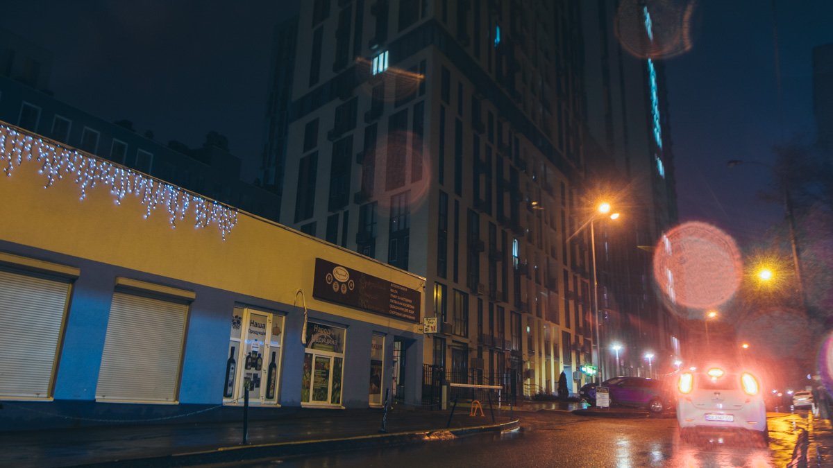 Особый взгляд: как в Киеве выглядит улица Богдановская ночью