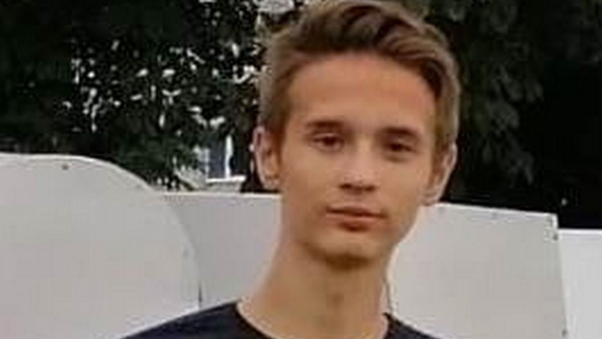 Под Киевом пропал 16-летний парень с удлиненной челкой