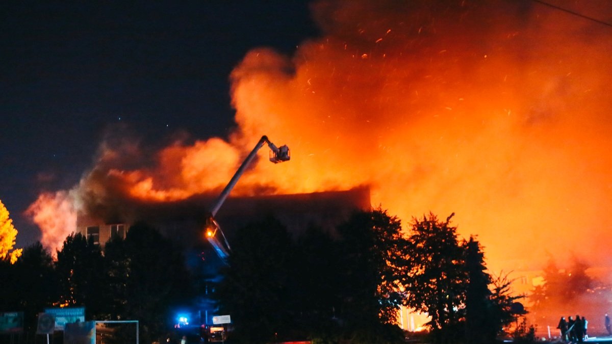 Сгоревший склад на Красноткацой, столб огня со взрывами на Гомельской и выгоревший клуб Bora Bora: ТОП самых жутких пожаров 2019 года в Киеве