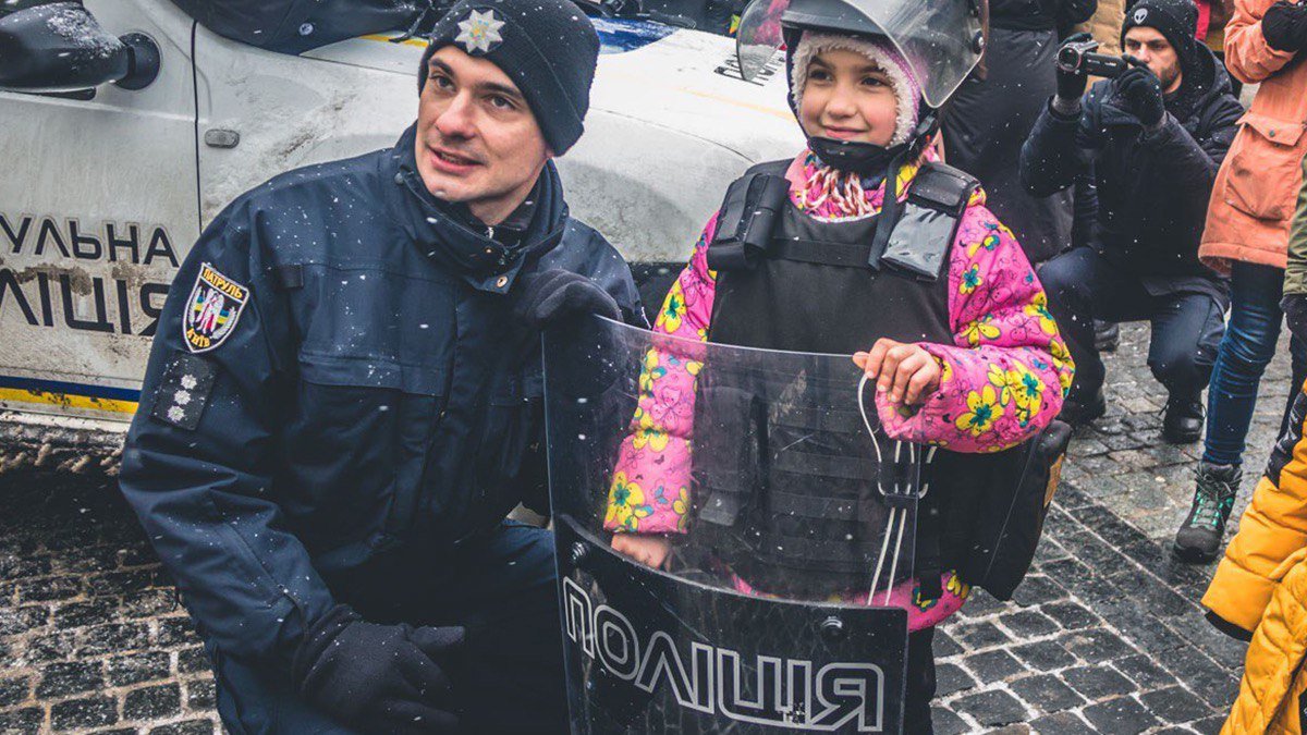 В Киеве полиция устроит детям традиционное "Рождество с копами": где и когда