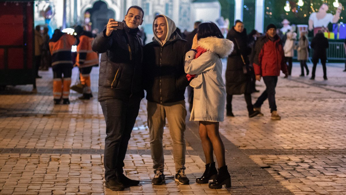 Под коньячок, без шашлычка: как жители Киева празднуют Рождество на Софийской и Контрактовой площадях