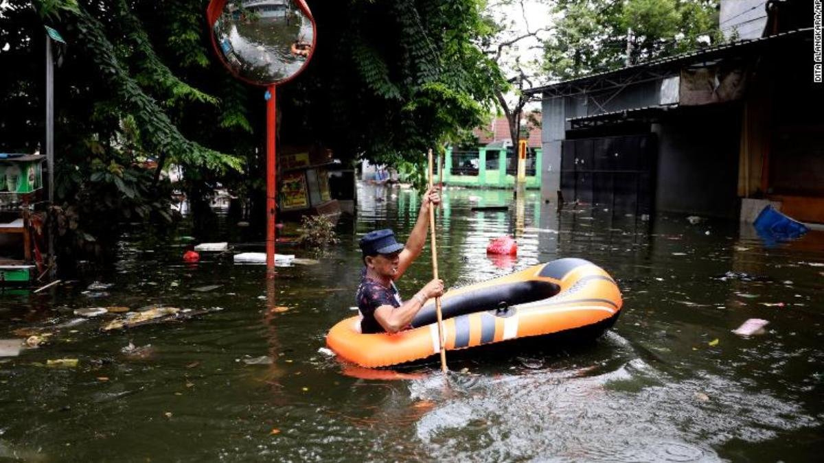 Взрыв в общежитии Одессы, NASA нашли новую планету и смертельное наводнение в Индонезии: ТОП новостей дня