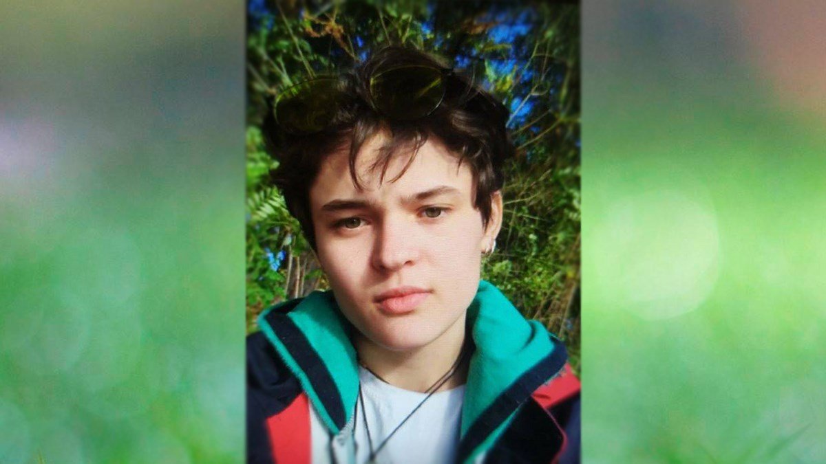 В Киеве пропала 17-летняя девушка в зеленой шапке