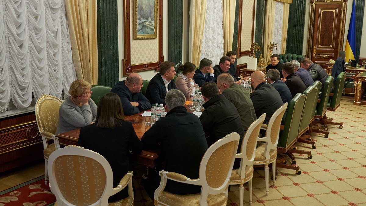 Зеленский вернулся в Киев, собрал экстренное совещание и обратился к украинцам