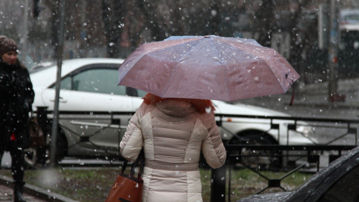 Погода на выходные: в Киеве пойдет снег с дождем