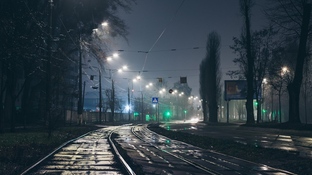 Особый взгляд на город: как в Киеве выглядит бульвар Вацлава Гавела в темное время суток
