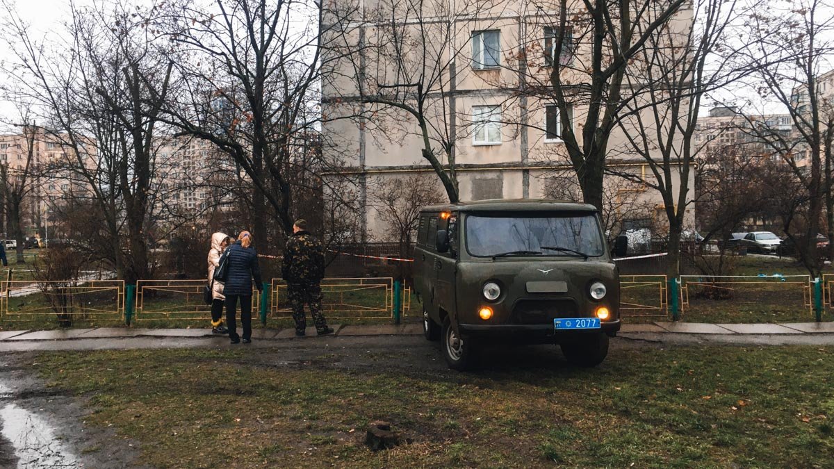 Новые подробности о трех трупах на Оболони в Киеве