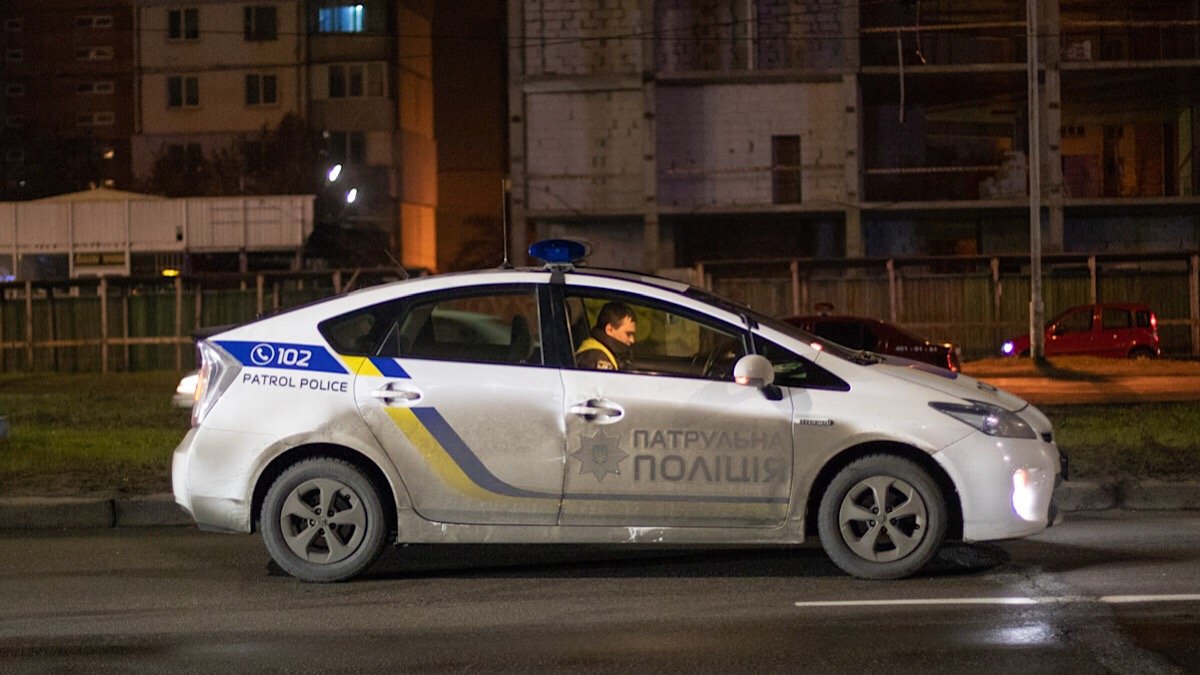 В Киеве возле супермаркета устроили драку со стрельбой: пострадал мужчина